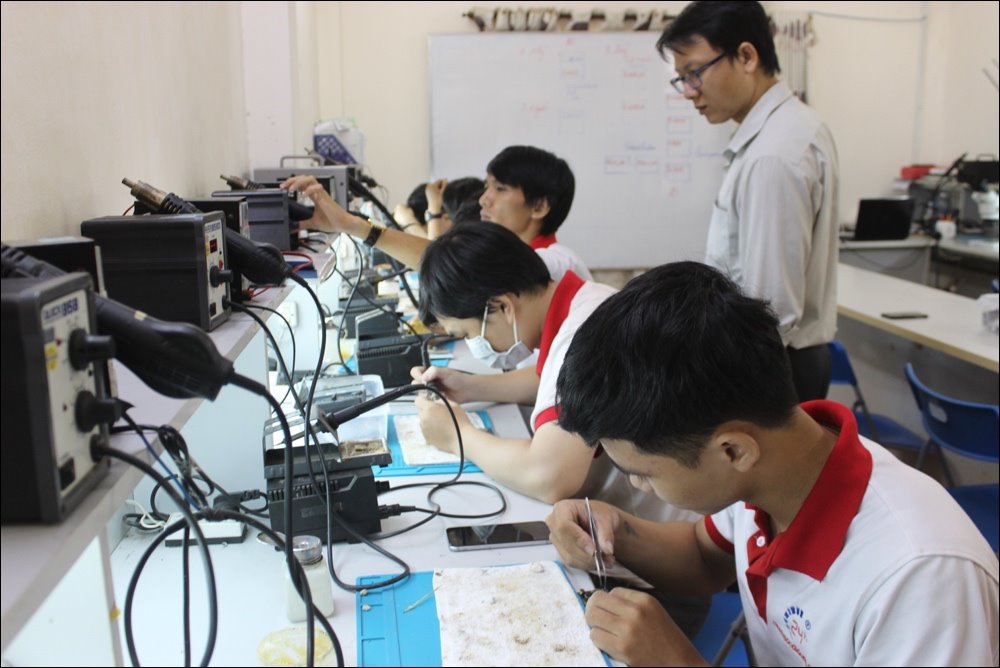 Top 12 Cửa Hàng Sửa Điện Thoại Hà Nội Uy Tín Và Chất Lượng - ma68.live