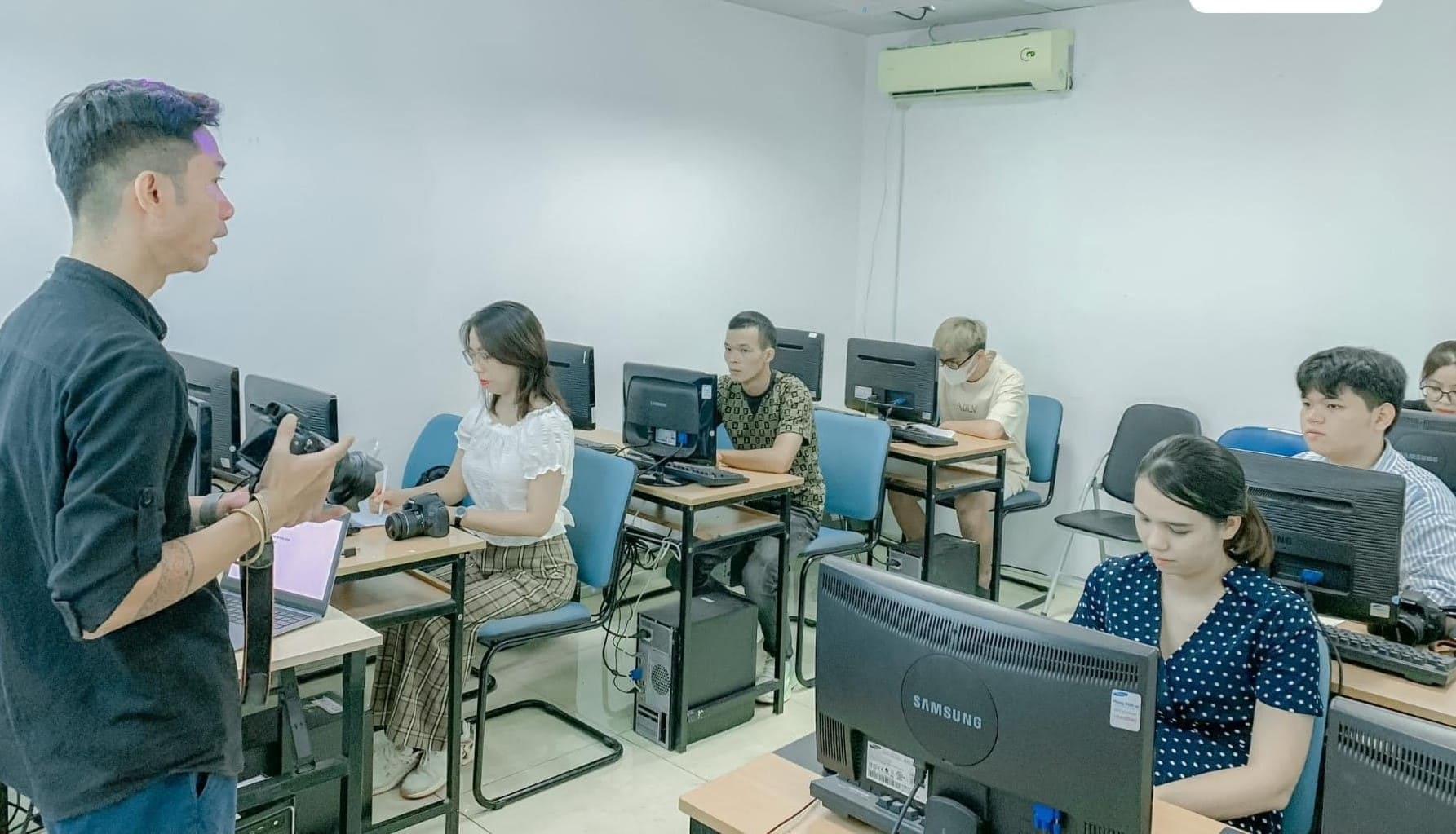 Top 10 Khóa Học Thiết Kế Đồ Họa Ngắn Hạn Hà Nội Uy Tín - ma68.live